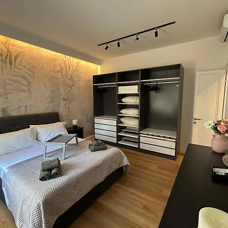 Vatican Luxury Apartment *